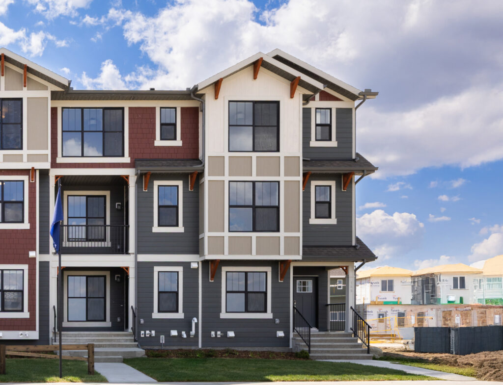 25 Wildrose Way SE